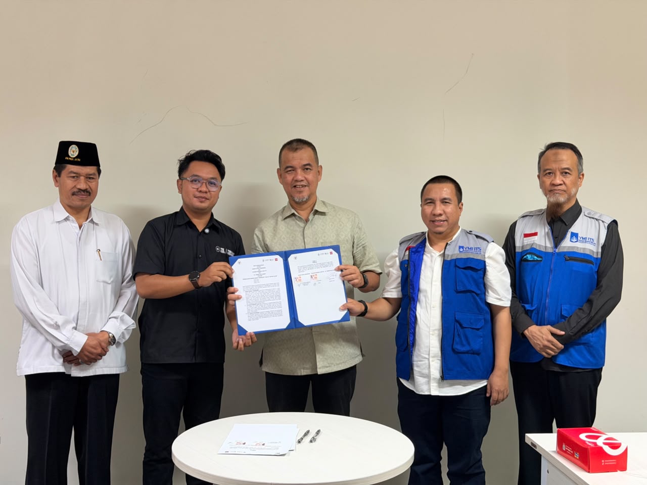 Lakukan Inovasi Wakaf Produktif Sektor RiilBWI, YMI ITS, dan TeCo Group Resmikan MoU Pengembangan Wakaffee